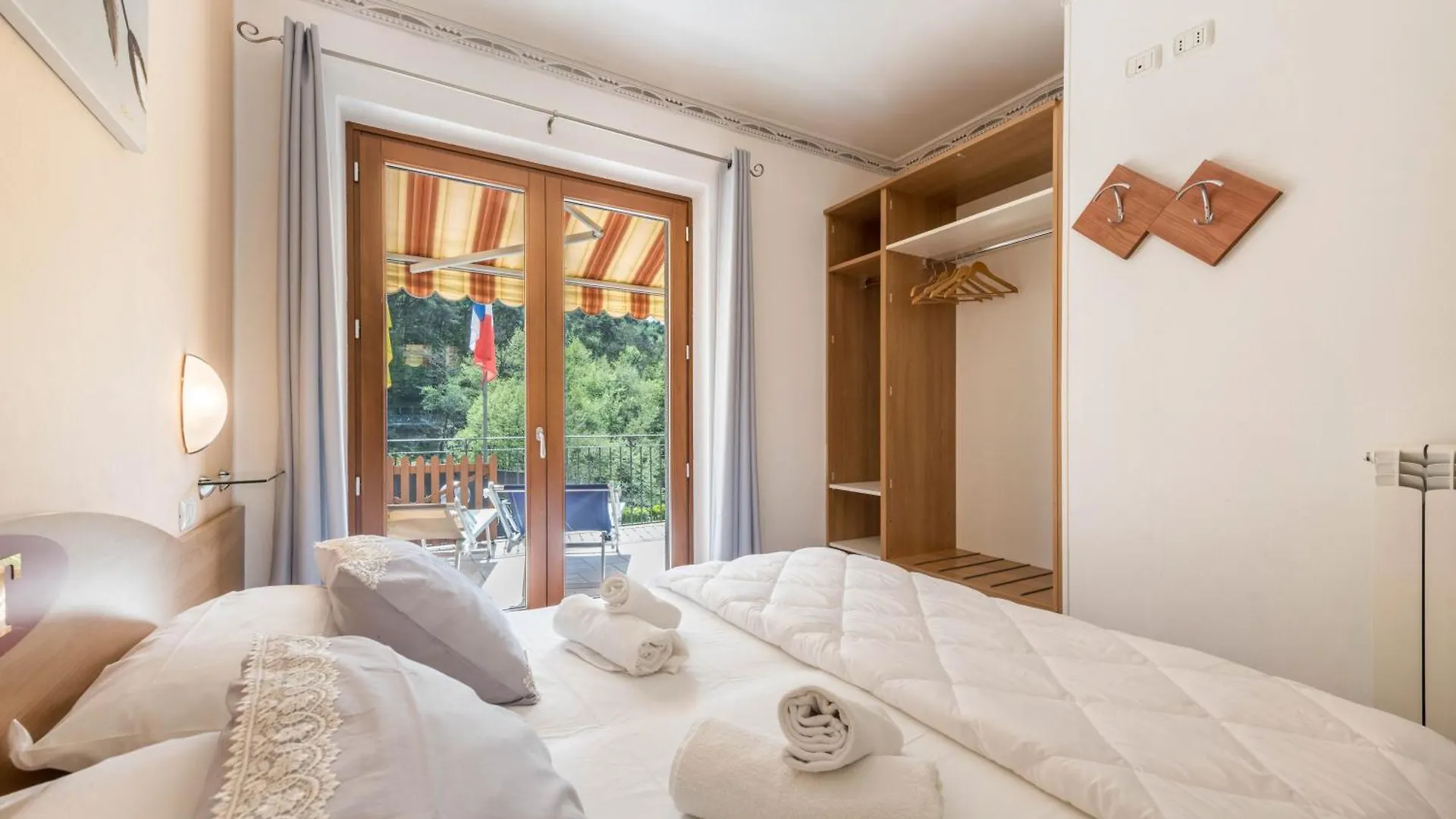 Residence Tatiana A4 Tremosine شقة